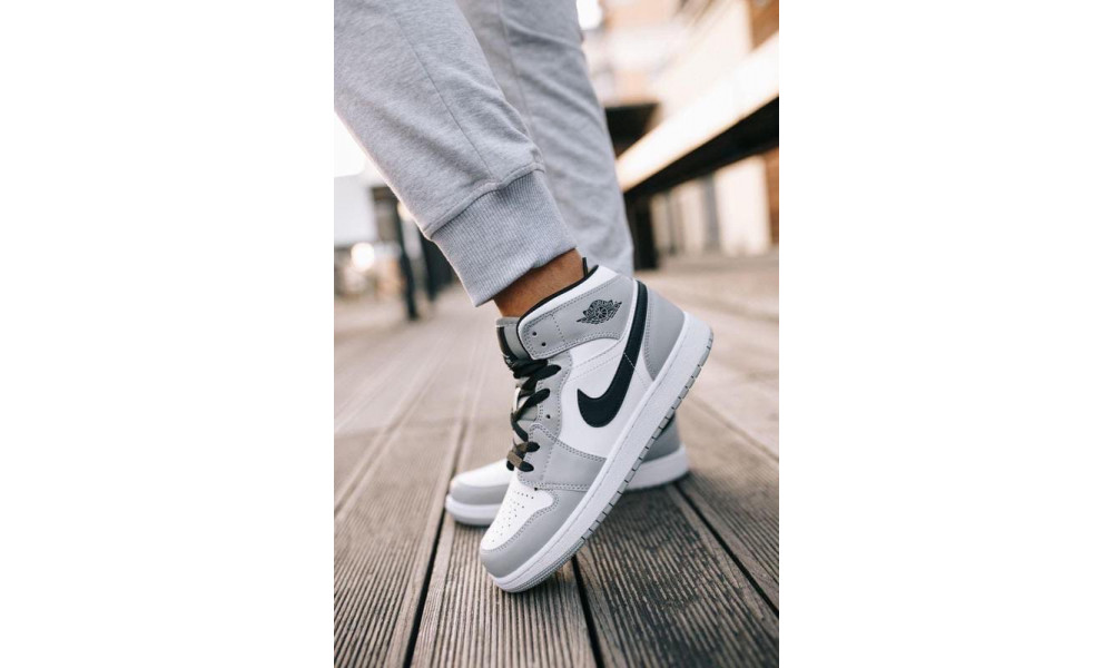 Grey nike jordan clearance 1